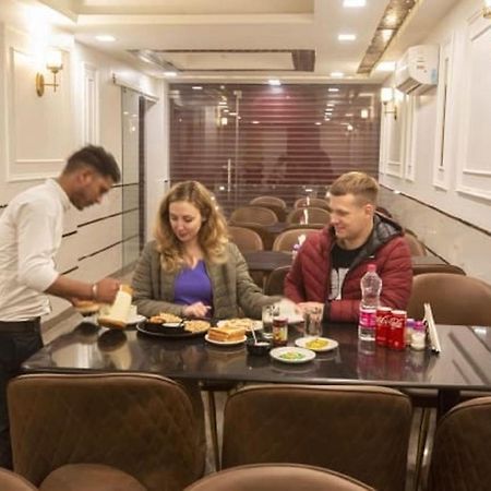 Hotel Devrana Delhi Airport Нью-Дели Экстерьер фото