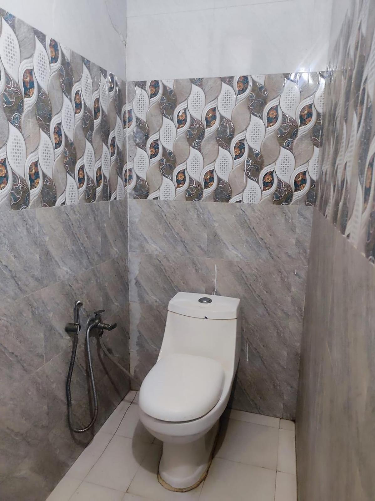 Hotel Devrana Delhi Airport Нью-Дели Экстерьер фото